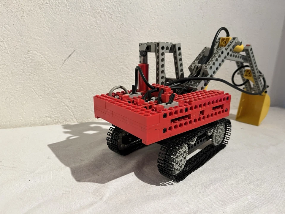 LEGO TECHNIC: Excavator (8851) Pneumatic Bagger , komplett in gutem Zustand - Bild 4 von 4