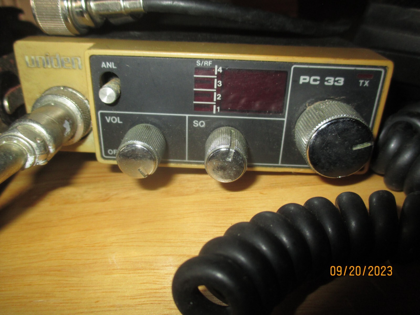 Vintage UNIDEN PC33 CB Radio AM 40 Channel w Uniden Microphone & 2 Cobra Mikes eBay