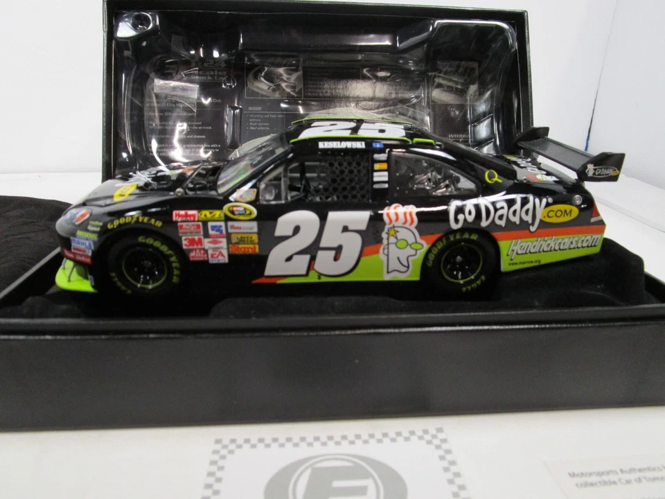 RCCA ELITE 1/24 AUTOGRAFIADO BRAD KESELOWSKI 2008 GO DADDY #25 CHEVY IMPALA SS Foto 3 de 4