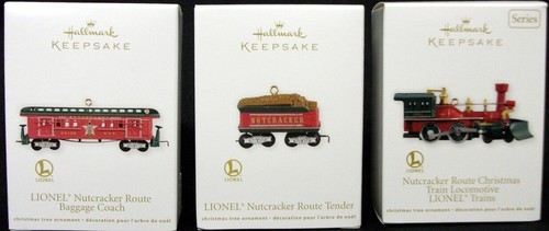 Hallmark Lionel Train Miniature: Red Comet, North Pole, Holiday, Scout, Pullman - Picture 7 of 10