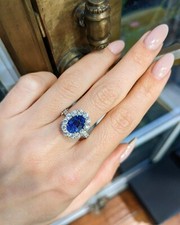 Oval Cut 4.60 Ct Natural Blue Sapphire & Diam...
