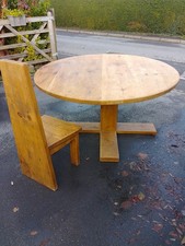 Rustic 5ft Round Pine Dinning Table With 6 Matching Chairs.