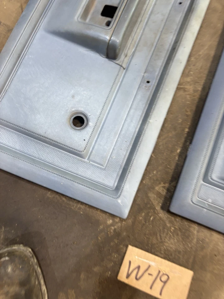 Dodge Ram 1981-86 camioneta Ramcharger D150 W150 paneles de puerta proyectos OEM 82 Foto 2 de 4