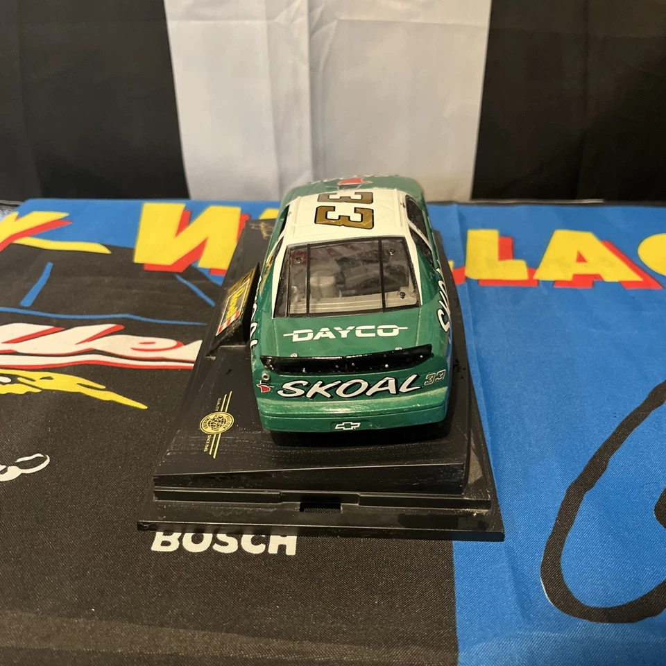 1997 Ken Schrader #33 Skoal Bandit Racing Chevrolet 1:24 NASCAR Revell  - Image 4 of 4