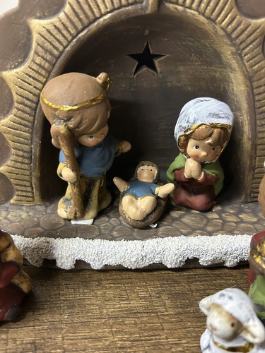 Vintage 9 Piece North Pole Children’s Nativity Set With Original Box. - Picture 4 of 6