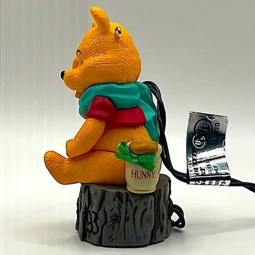 Hallmark Keepsake Magic Winnie the Pooh Christmas Ornament with Motion & Voice - Bild 4 von 9
