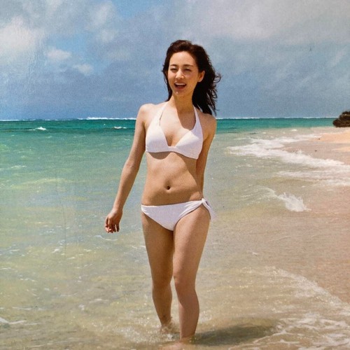 Erina Arai First Photo book For Elina Japanese Gravure Model Idol from japan - Picture 3 of 19