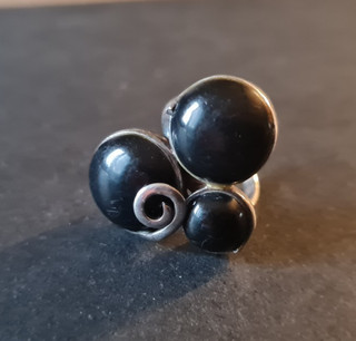 bague vintage en argent massif sterling poinçonnée avec pierre noir
