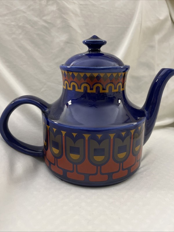 MID CENTURY ARTHUR WOOD STRAFFORD COBALT BLUE AND ORANGE ENGLAND TEA POT W LID