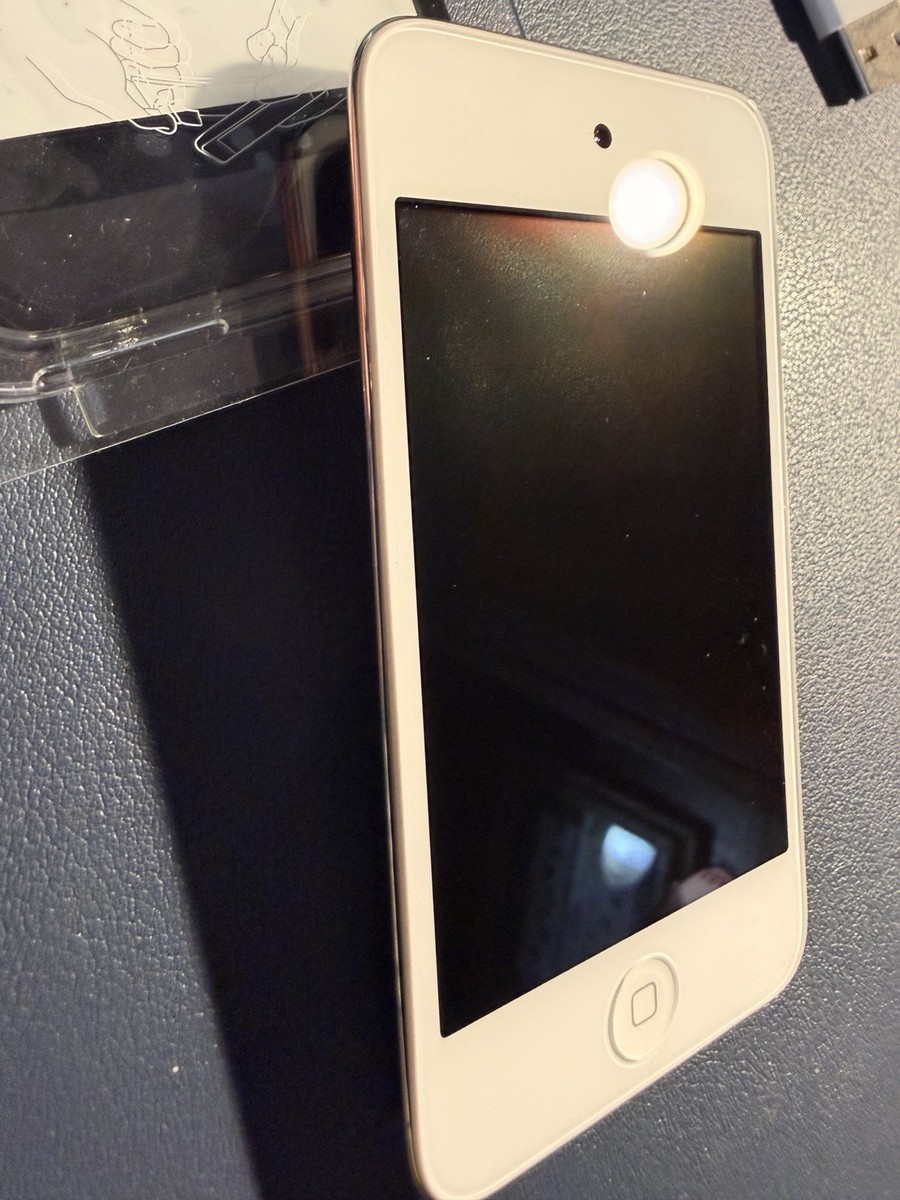 Apple iPod Touch 4th Gen 32GB White Media Player, Camera