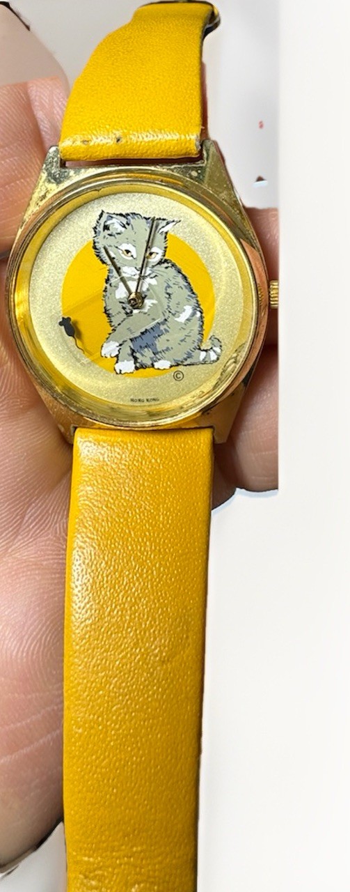 Second Hong Needs Yellow Lover Watch Band Battery Mouse Leather Cat Hand W/ Kong - VintageWatches.PK Second Hong Needs Yellow Lover Watch Band Battery Mouse Leather Cat Hand W/ Kong - vintagewatches.pk