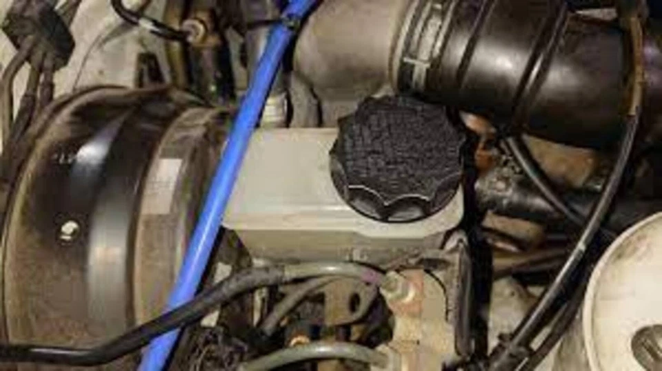 Tapa de cilindro maestro de freno genuino OEM MILLENIA Mazda Foto 3 de 3