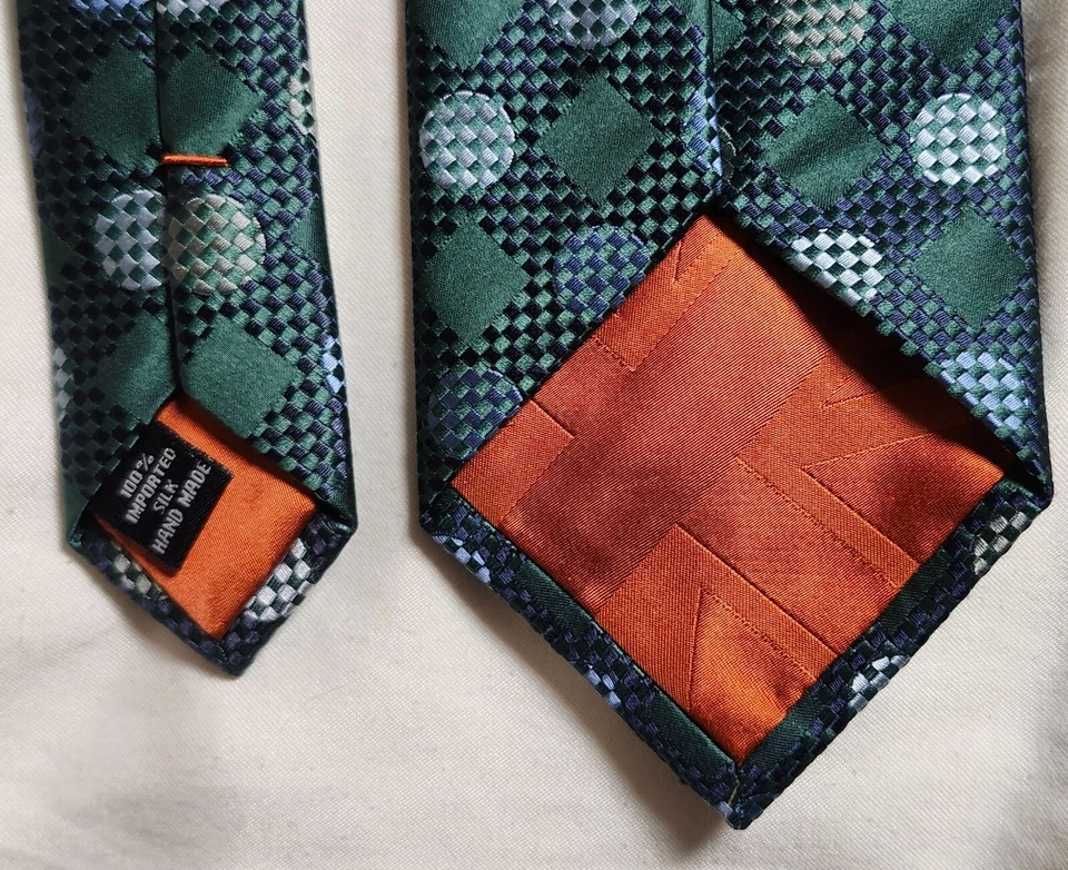 Corbata Ben Sherman verde vivo geométrica diamante y círculos 100 % seda hecha en China Foto 4 de 4