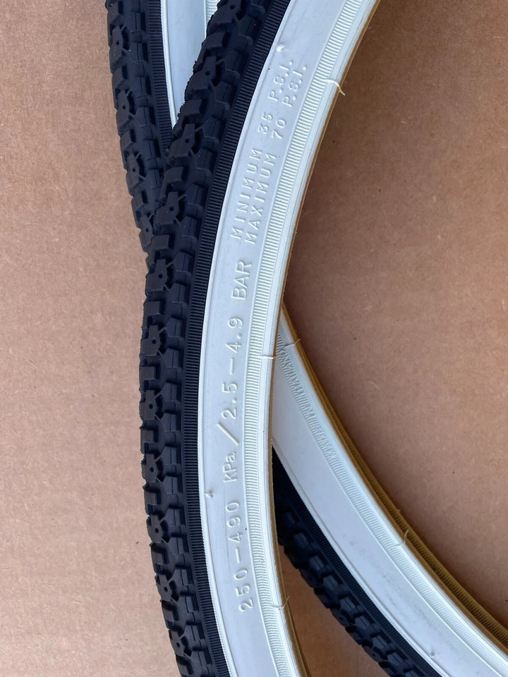 26 x 1 3/8 自行车黑色/白色墙壁轮胎 + 内胎半光滑双轮 — 第 3/4 张图片