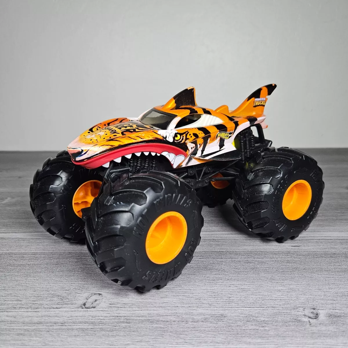 Hot Wheels Monster Trucks Tiger Shark GWL14