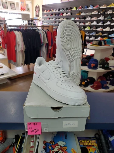 Taille 9,5 Air Force 1 Low Supreme Blanc