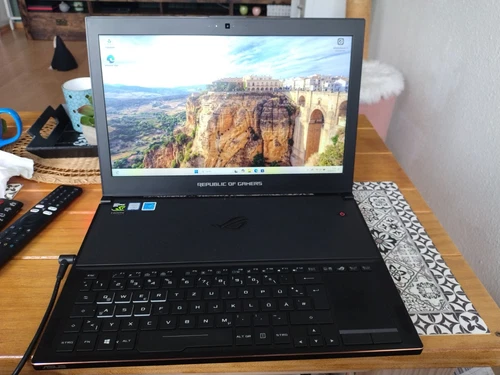 Gaming Laptop ASUS ROG Zephyr  Gx501v |GTX1080|24GB RAM| 144 Hz