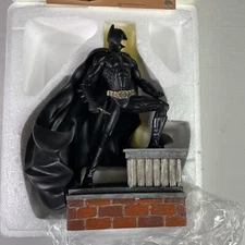 BATMAN BEGINS: BATMAN ON ROOFTOP STATUE DC Direct 2541/3500 BRAND NEW W/COA.