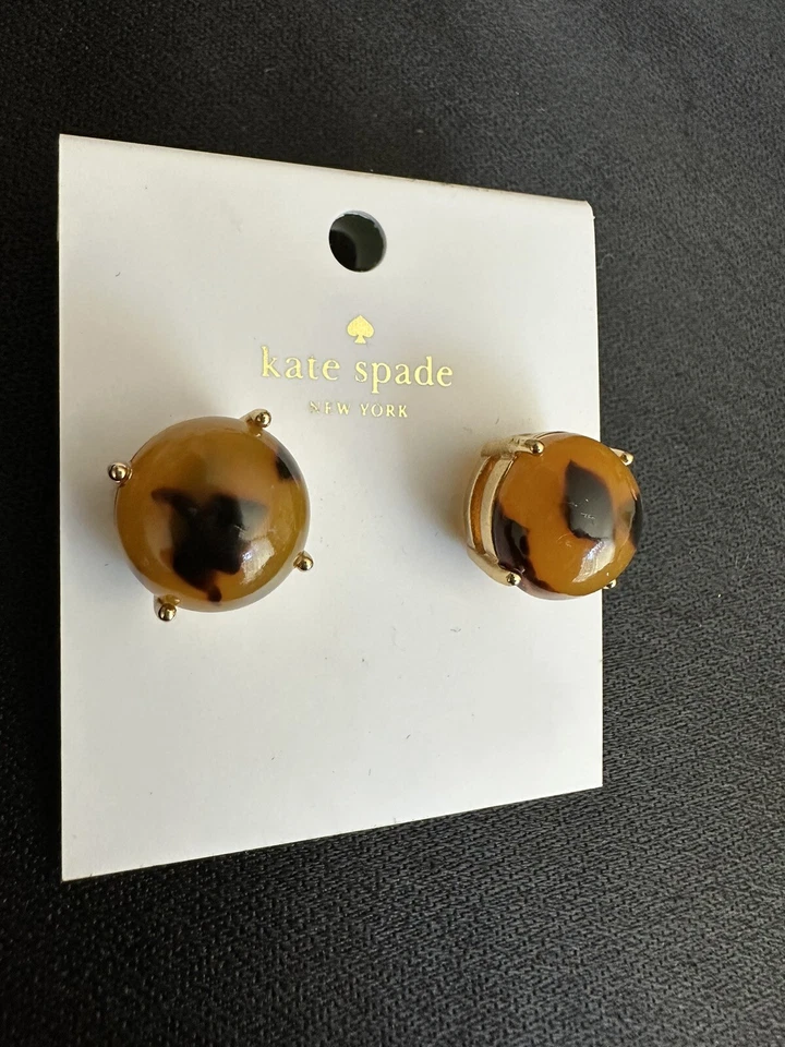 Pendientes colgantes de goma tortuga Kate Spade Foto 2 de 2