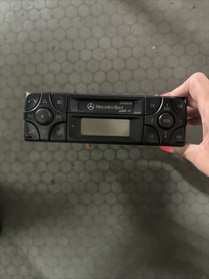BE 3100 Mercedes Radio CD Autoradio Becker A2108200986 Audio CODE (1442)