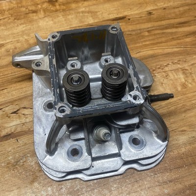 Briggs & Stratton V-Twin 44U877, 799088, Engine Cylinder Head #1 off John Deere