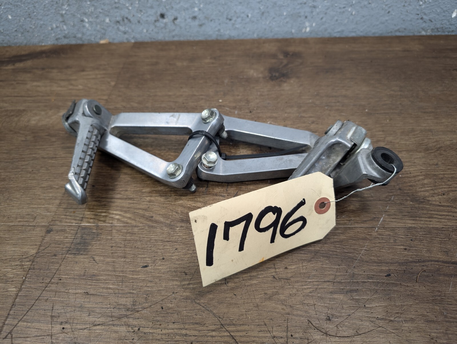 1996-2003 Kawasaki Ninja ZX7R OEM Passenger Foot Pegs Left Right - 35011-1554