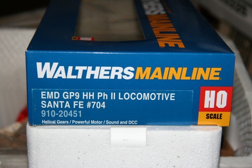 WALTHERS MAINLINE #910-20451 AS&SF GP-9 #704 CON CCC y sonido HO DE ESTATE JL  | Zustand: Used