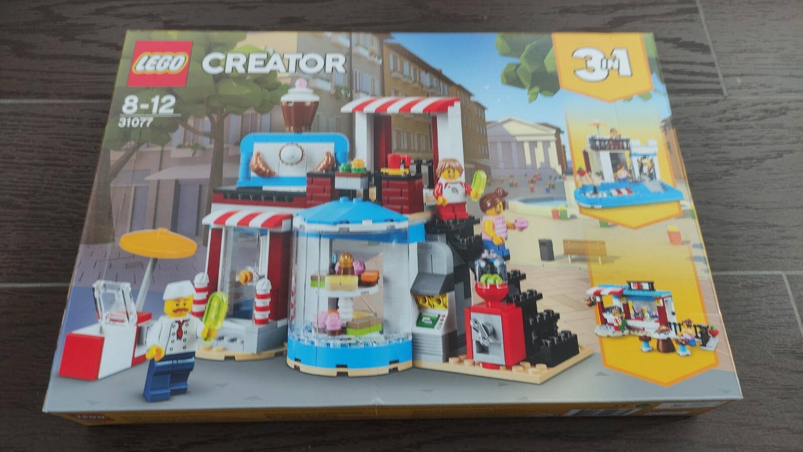 LEGO 31077 Modular Sweet Surprises Creator Damaged Box