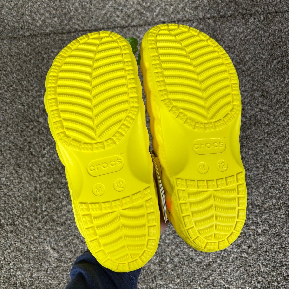 Crocs Classic Lined Overpuff Clogs Mens 9 Womens 11‎ Cyber Yellow 210059-77J Crocs Classic Lined Overpuff Clogs Cyber Yellow 210059-77J  main image 2