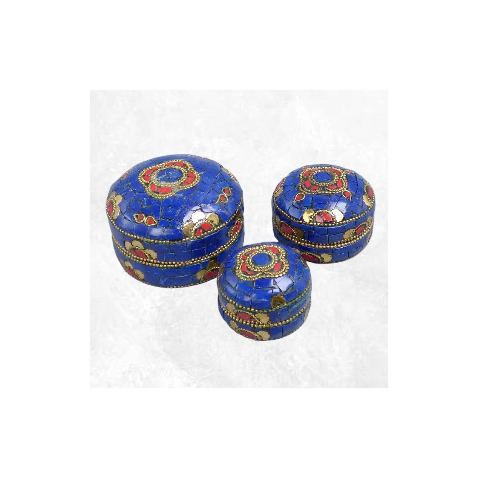 Boîte pour bijoux fait main népalaise en laiton et pierres bleues d'artisanat