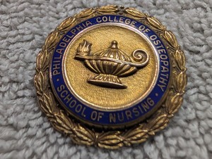 Philadelphia College of Osteopathy School of Nursing Pin 1/10 10K 7.7 Grams