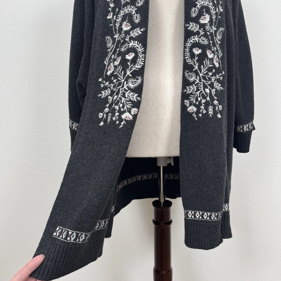 Suéter Granate Hill Mujer M Gris Floral Bordado Cárdigan Abierto Lana Merino Foto 4 de 4