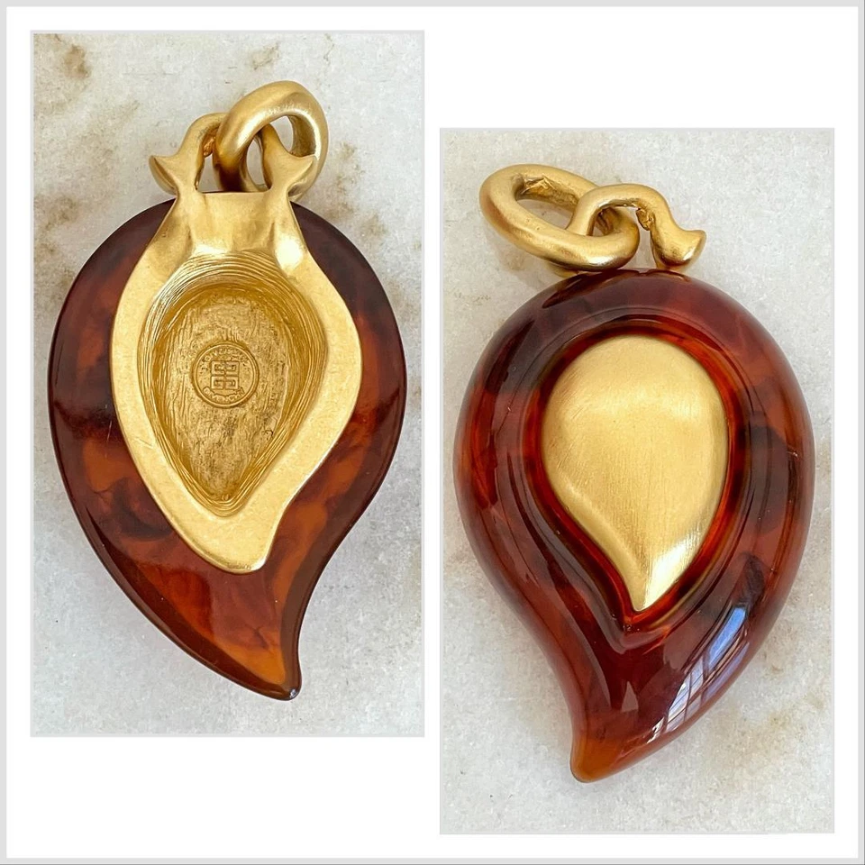 Colgante Givenchy Caparazón de Tortuga Lágrima Oro Dije Raro De Colección USADO Foto 2 de 4