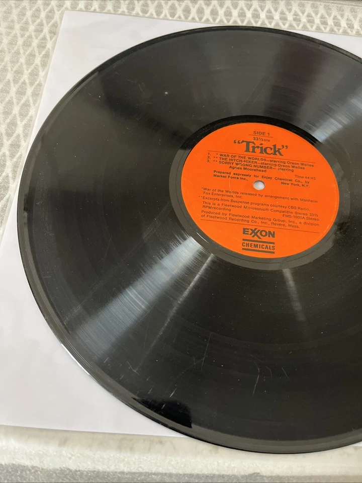 TRICK OR TREAT LP 12" RECORD "WAR OF THE WORLD, THE HITCH-HIKER" VARIOUS [21] - Image 4 of 4