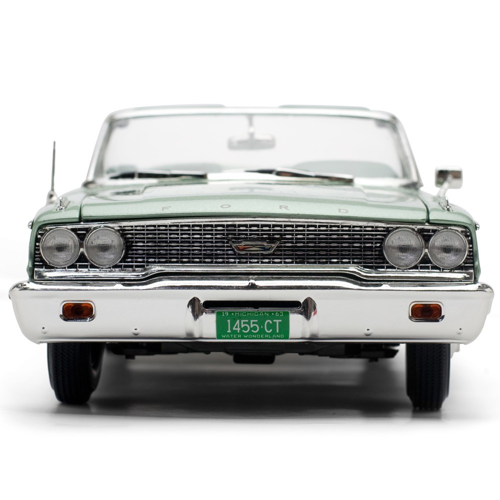 1:18 1963 FORD GALAXIE 500 XL OPEN CONVERTIBLE SILVER MOSS SUN