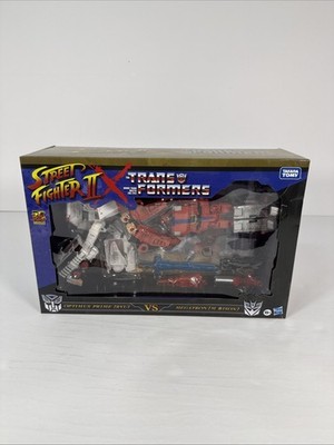 Transformers Street Fighter II x Optimus Prime Ryu vs Megatron M. Bison NEW