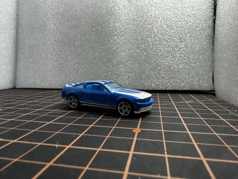 2010 Hot Wheels '10 Ford Mustang GT Blue White Stripes HW Garage 1/64 Scale 