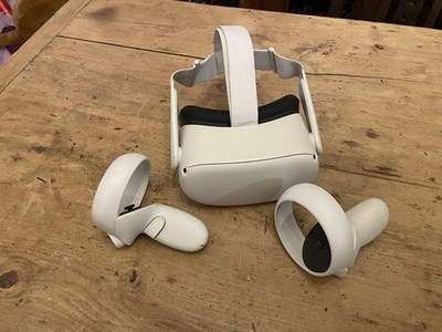 Meta Oculus Quest 2 VR Brille mit 2 Controller
