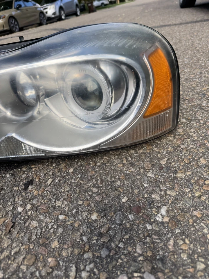 08-14 VOLVO XC90 HID faros de xenón lado conductor y pasajero Foto 3 de 4
