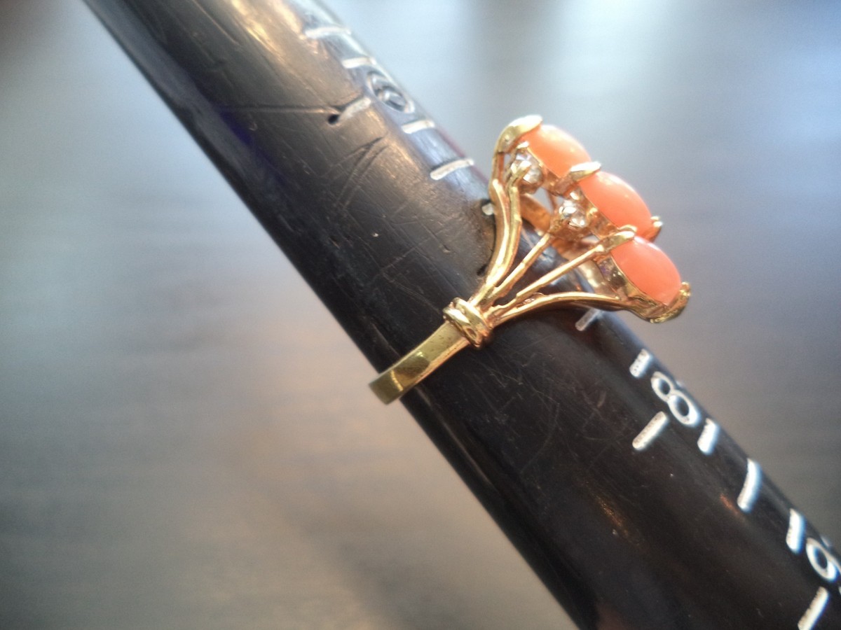 STUNNING VINTAGE ESTATE SIGNED 18K HGE CORAL & CZ SZ 7 RING