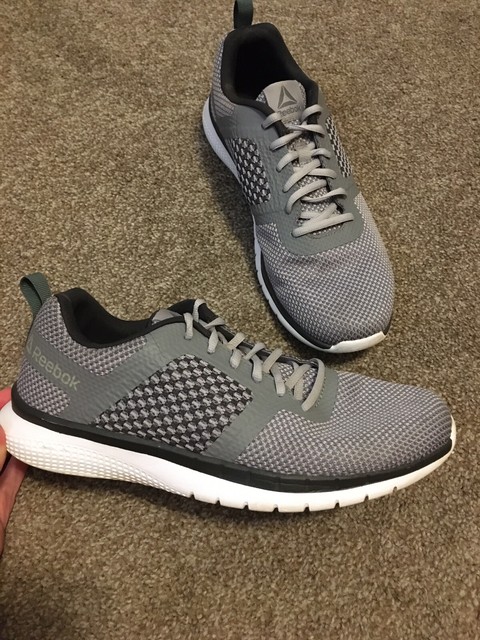 mens grey tennis shoes