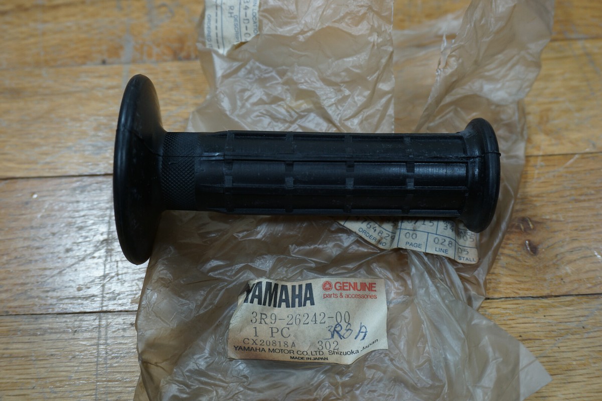 その他  2 NOS Yamaha Right Hand Grip, 3R9-26242-00 | eBay