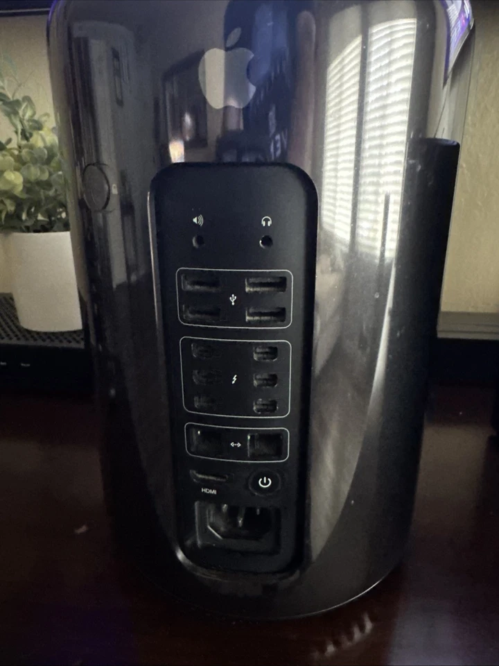 Macpro Late 2013 3.7 GHz 64 G Memory 500 Ssd - Image 2 of 4