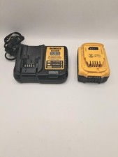 DEWALT DCB112/DCB204 - CHARGER & BATTERY 12/20V LITHIUM (CP3017153)