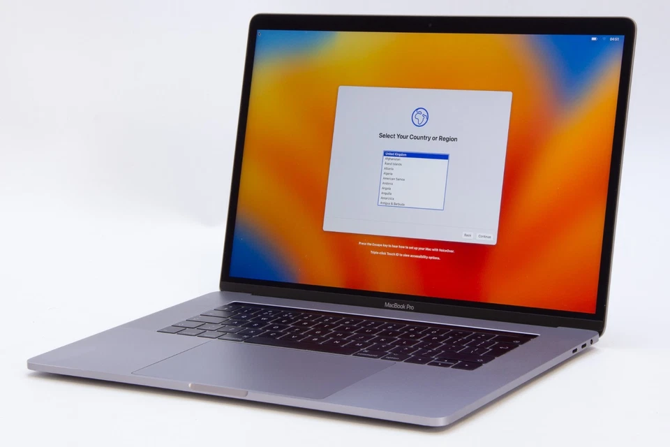 Apple MacBook Pro 15" mid-2017 i7 7th Gen 16GB RAM 500GB SSD Radeon GPU Touch ID - Image 3 of 4