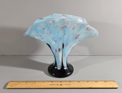 VINTAGE CZECH ART GLASS FAN VASE MOTTLE BLUE & PINK WITH PULLED AMETHYST BASE