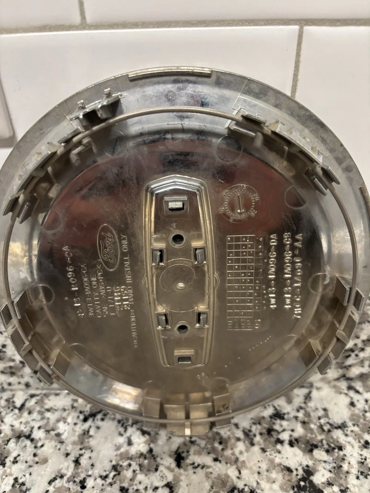 Lincoln MKZ 2008 acabado cromado tapa central Foto 3 de 4