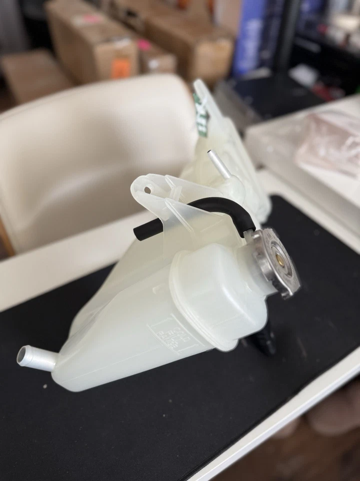 Depósito de refrigerante 603-380 para cargador Chrysler 300 Dodge Challenger 2011-2021 Foto 4 de 4