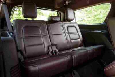 LINCOLN Navigator L 6795 6 A4 Photo