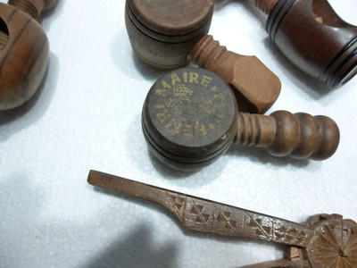 Lot De 2 Casse-noix Anciens En Bois, XXe Siècle, Objet De Déco